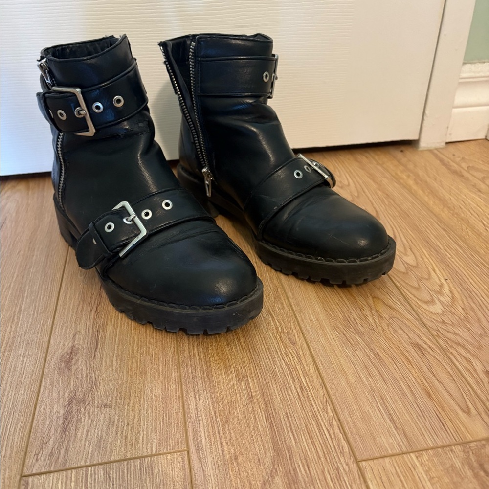 Buckle Detail Heeled Black Combat Boots with Zipper and Rubber Sole